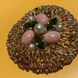 Lovely large Sarah Coventry Brooch.